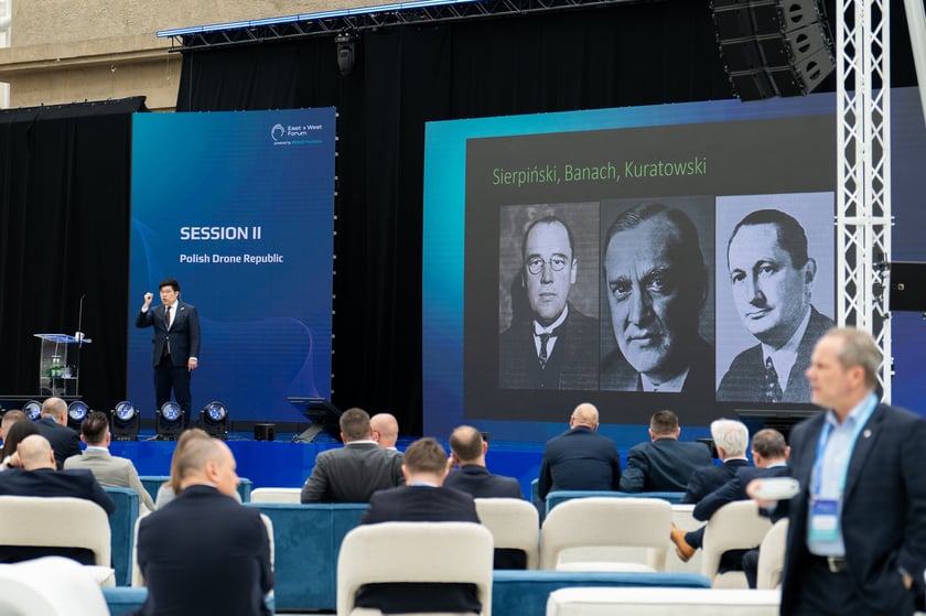 Drugi dzień konferencji East x West Forum w Pawilonie Czterech Kopuł we Wrocławiu (9 kwietnia 2026 r.).