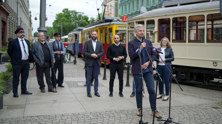 Oficjalna inauguracja nowego produktu turystycznego we Wrocławiu: WRO-TA Wrocławskie Linie Turystyczne. Przy mikrofonie Bartłomiej Świerczewski. 27 maja 2022