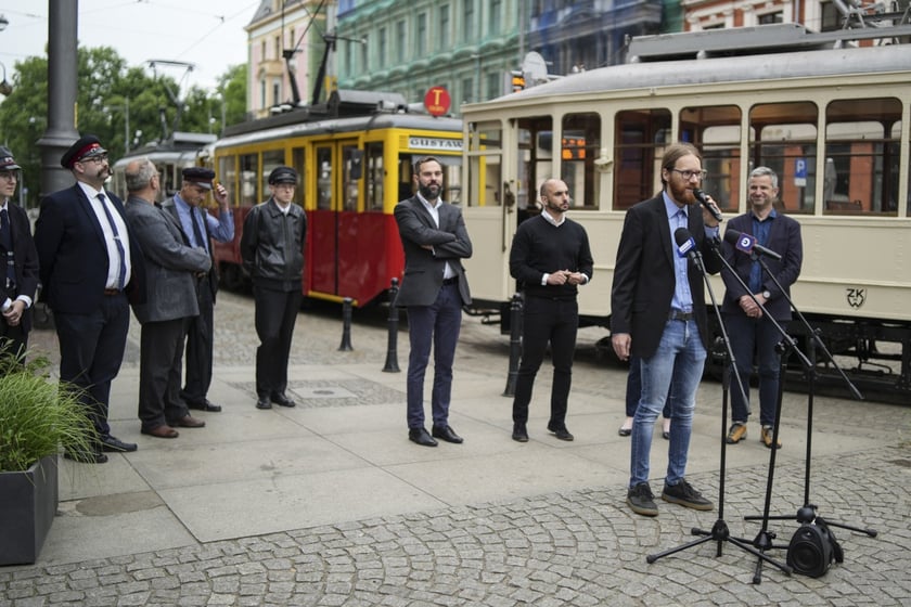 Tomasz Kołodziejczyk z KSTM podczas inauguracji WRO-TA, 27 maja 2022.