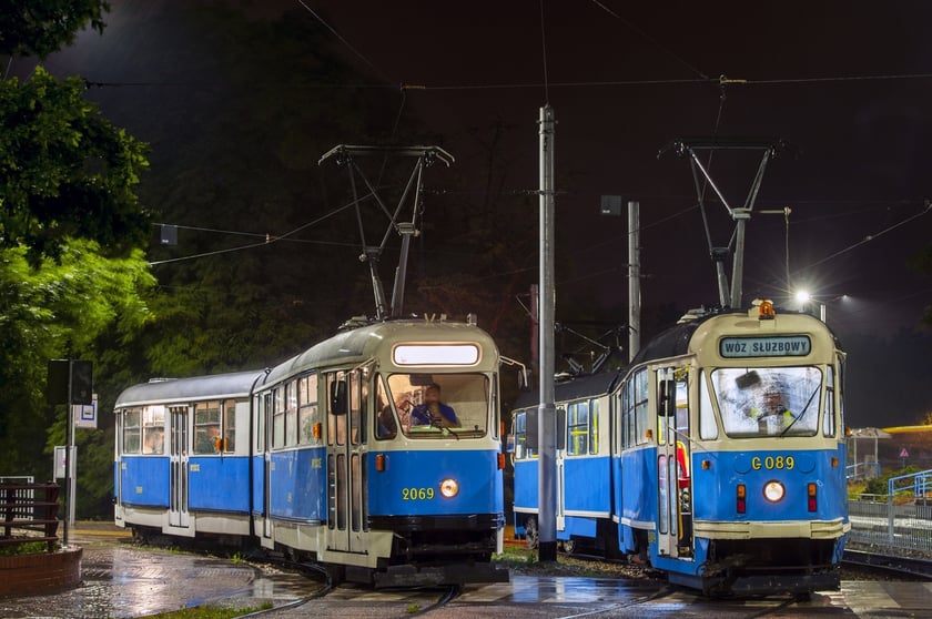 zabytkowe autobusy i tramwaje przez całe wakacje wyjeżdżały w weekendy na ulice Wrocławia