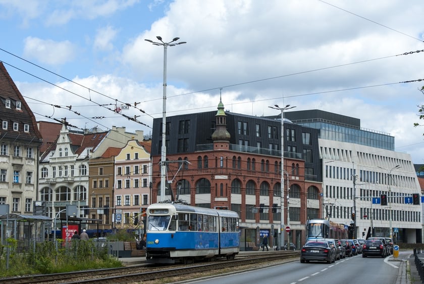 zabytkowe autobusy i tramwaje przez całe wakacje wyjeżdżały w weekendy na ulice Wrocławia