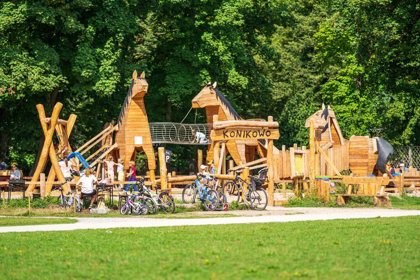 Partynice, plac zabaw Konikowo