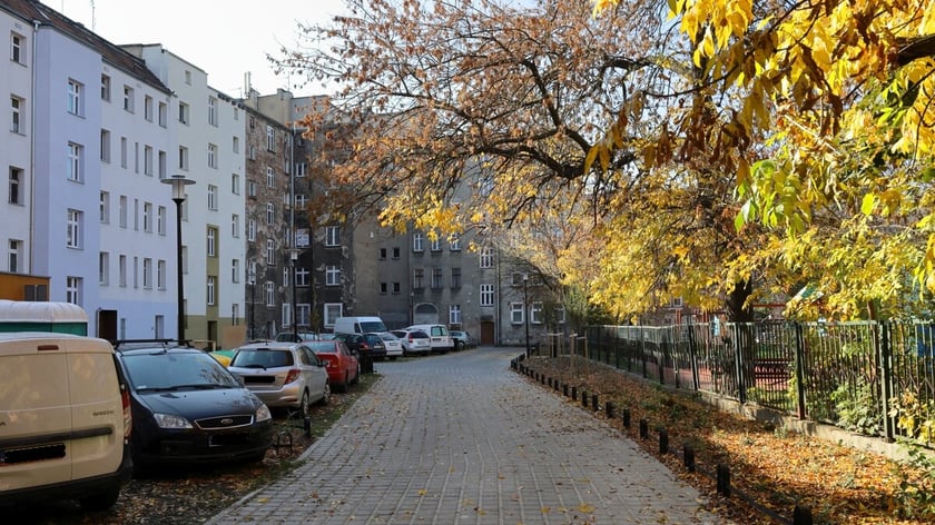 podwórko przy ulicy Henryka Pobożnego po zmianach