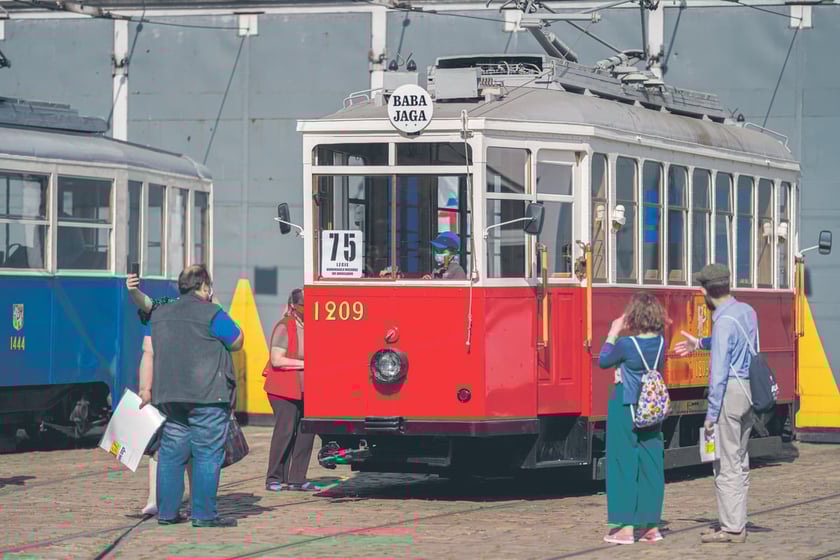 tramwaj LH Standard w zajezdni Popowice przy ulicy Legnickiej