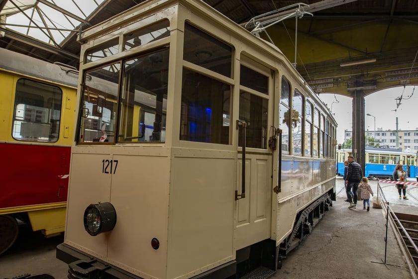 tramwaj LH Standard w zajezdni Popowice przy ulicy Legnickiej
