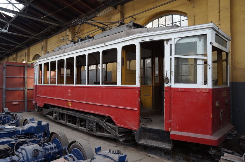 Tramwaj Linke-Hofmann Standard #1192 przed remontem. Zwraca uwagę m.in. brak okien.
