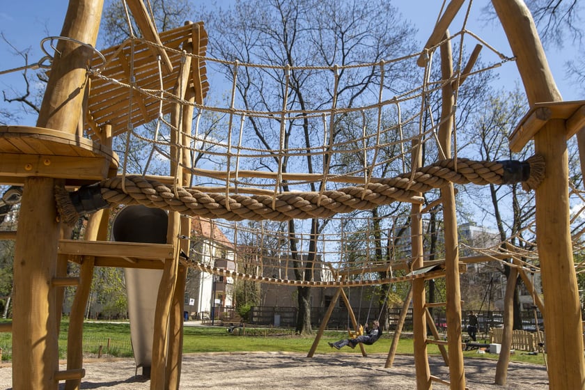 plac zabaw przy ul. Wolbromskiej