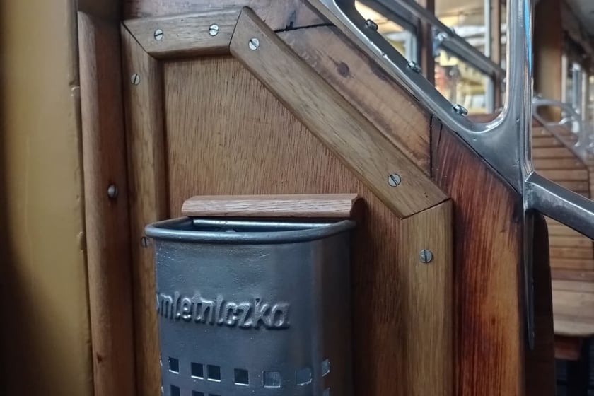 Stan po zakończeniu prac &ndash; śmietniczka na przednim pomoście (27.12.2024)