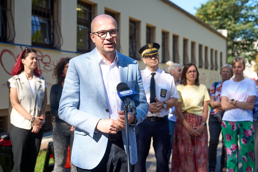 Wspólna akcja przedstawicieli stowarzyszenia Bonitum,  mieszkańców i samorządowców.