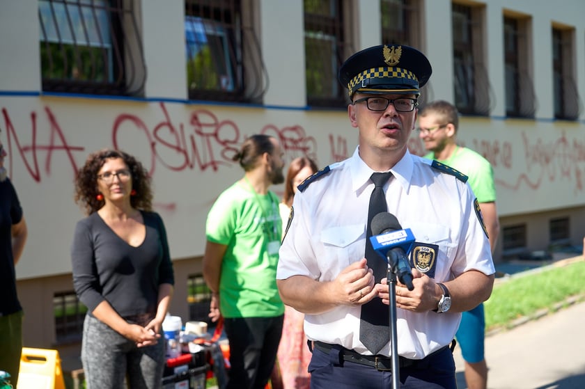 Wspólna akcja przedstawicieli stowarzyszenia Bonitum,  mieszkańców i samorządowców.