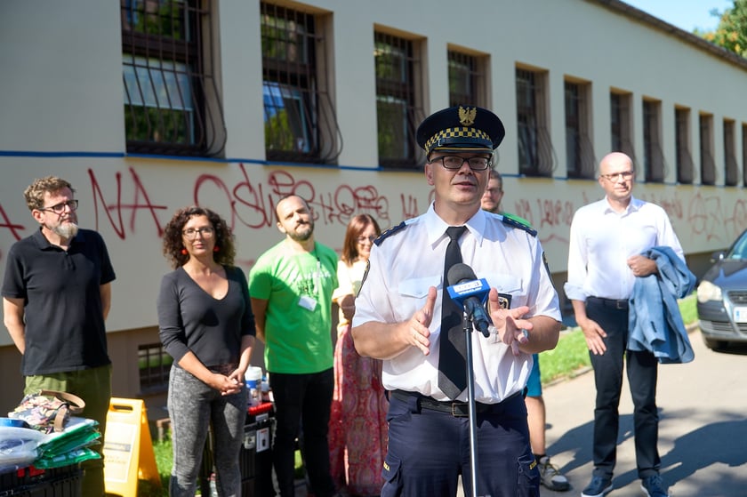 Wspólna akcja przedstawicieli stowarzyszenia Bonitum,  mieszkańców i samorządowców.