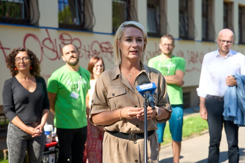 Wspólna akcja przedstawicieli stowarzyszenia Bonitum,  mieszkańców i samorządowców.