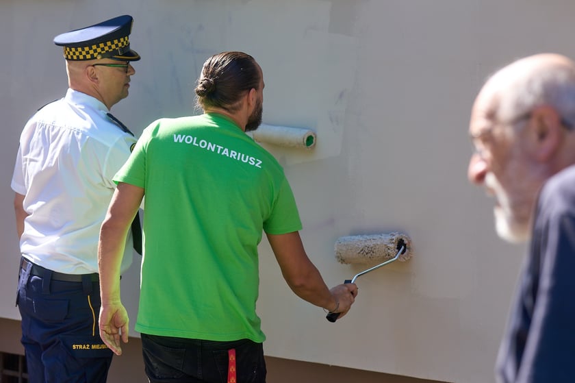 Wspólna akcja przedstawicieli stowarzyszenia Bonitum,  mieszkańców i samorządowców.