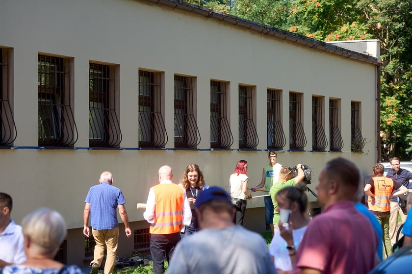 Wspólna akcja przedstawicieli stowarzyszenia Bonitum,  mieszkańców i samorządowców.