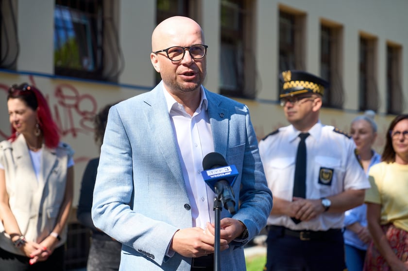 Wspólna akcja przedstawicieli stowarzyszenia Bonitum,  mieszkańców i samorządowców.