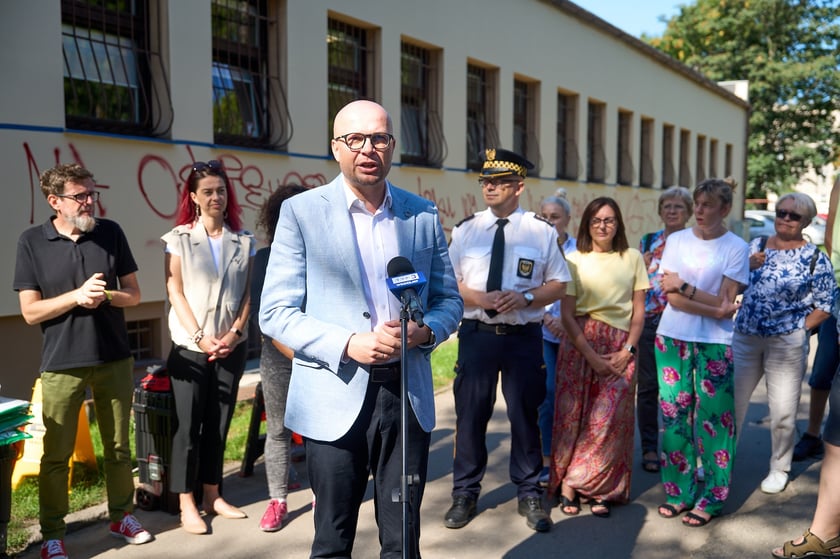 Wspólna akcja przedstawicieli stowarzyszenia Bonitum,  mieszkańców i samorządowców.