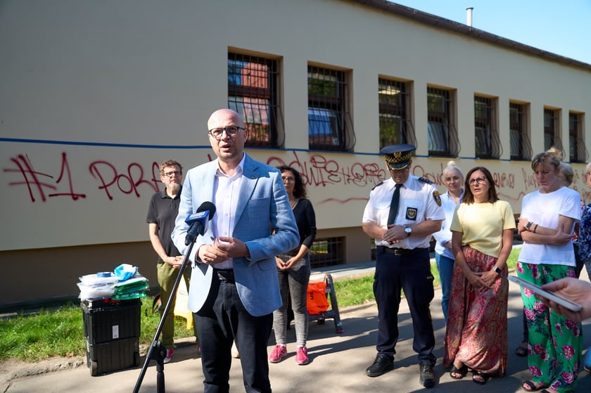 Wspólna akcja przedstawicieli stowarzyszenia Bonitum,  mieszkańców i samorządowców.