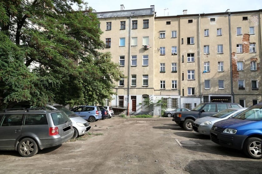 Widok podwórka przy ul. Górnickiego.