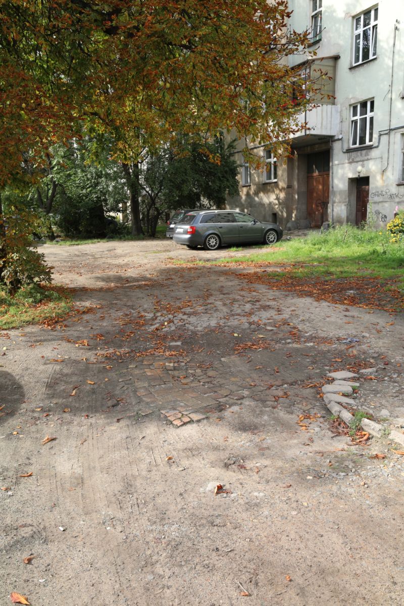 Widok podwórka przy ul. Górnickiego.
