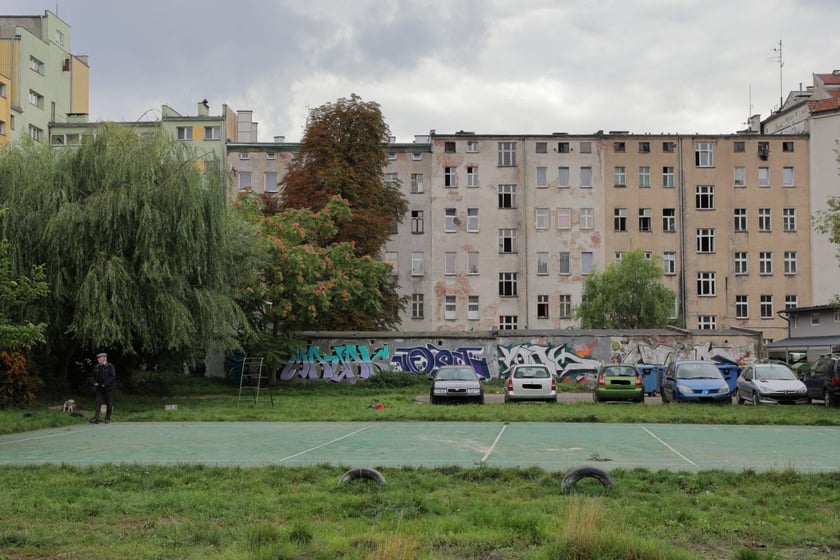 Widok podwórka przy ul. Górnickiego.