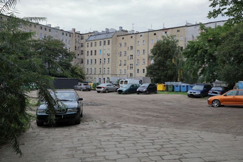 Widok podwórka przy ul. Górnickiego.