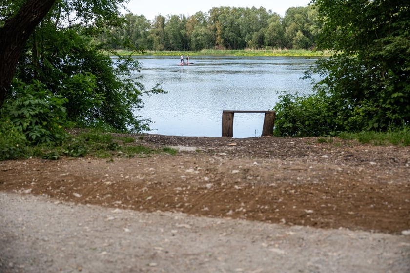 Trasa pieszo-rowerowa wzdłuż Oławy. Złożyły się na nią dwa projekty WBO: nr 4, który wygrał głosowanie w 2020 roku oraz nr 9 z 2021 roku.