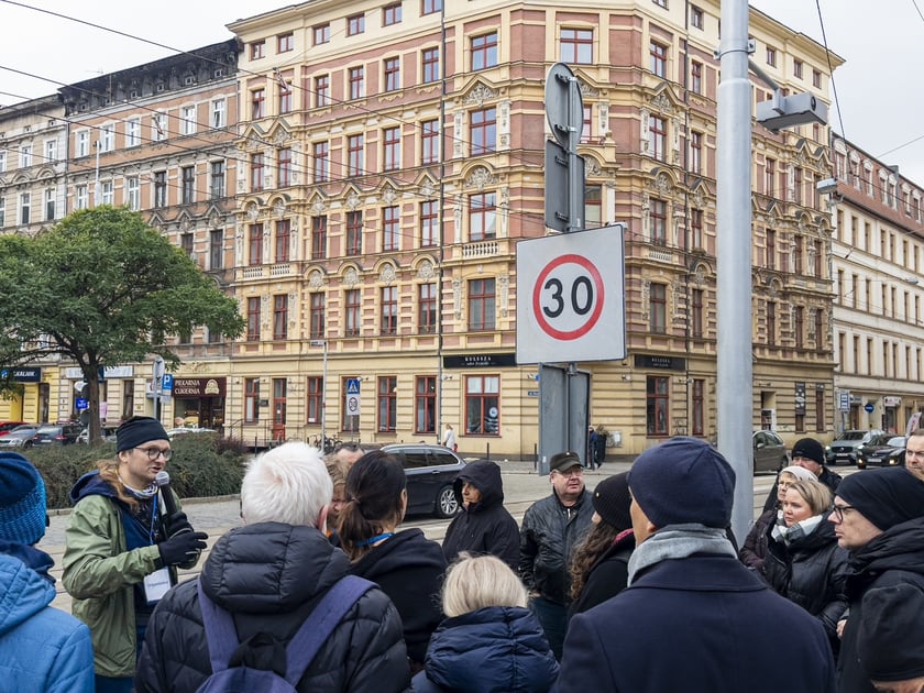 Spacer konsultacyjny dotyczący przyszłości ul. Szczytnickiej we Wrocławiu, który się odbył 30 listopada 2024 roku