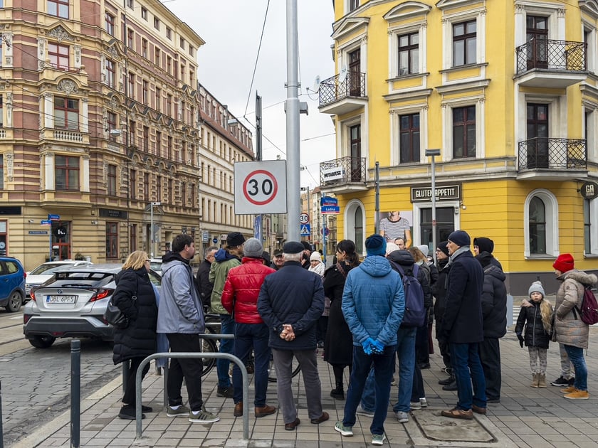 Spacer konsultacyjny dotyczący przyszłości ul. Szczytnickiej we Wrocławiu, który się odbył 30 listopada 2024 roku