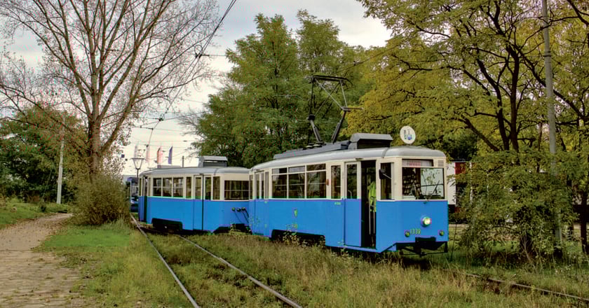 Wagon doczepny typu ND o numerze 3560 podczas jazd pr&oacute;bnych, ciągnięty przez wagon silnikowy typu N o numerze 1332 (20.10.2024)