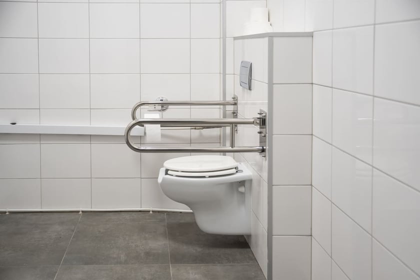 Otwarcie Centrum Edukacyjno-Treningowego przy placu Legion&oacute;w 1-2. Wrocław, 15.01.2025. Łazienka w CET dostosowana do potrzeb os&oacute;b z niepełnosprawnościami