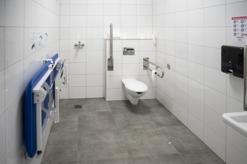 Otwarcie Centrum Edukacyjno-Treningowego przy placu Legion&oacute;w 1-2. Wrocław, 15.01.2025. Łazienka w CET dostosowana do potrzeb os&oacute;b z niepełnosprawnościami