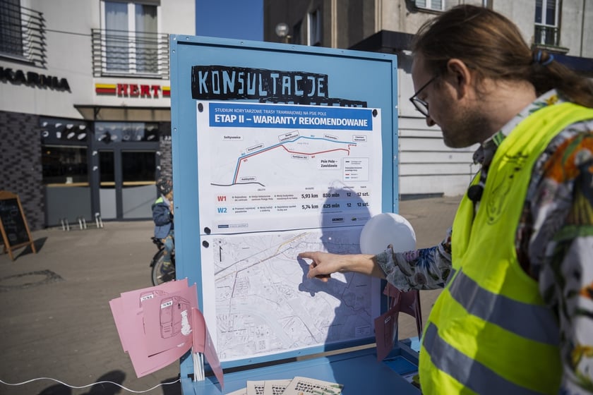 Kosnultacje społeczne na temat przebiegu trasy tramwajowej na Psie Pole