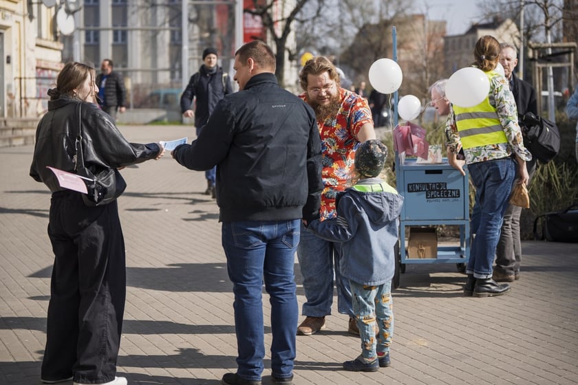 Kosnultacje społeczne na temat przebiegu trasy tramwajowej na Psie Pole