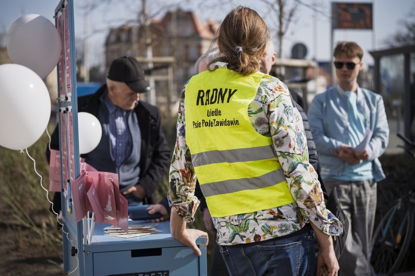 Kosnultacje społeczne na temat przebiegu trasy tramwajowej na Psie Pole