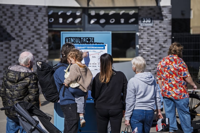 Kosnultacje społeczne na temat przebiegu trasy tramwajowej na Psie Pole