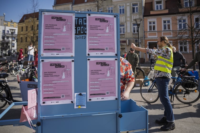 Kosnultacje społeczne na temat przebiegu trasy tramwajowej na Psie Pole