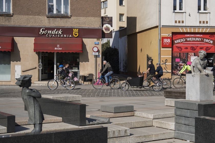 Kosnultacje społeczne na temat przebiegu trasy tramwajowej na Psie Pole