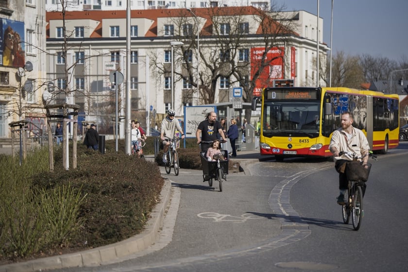 Kosnultacje społeczne na temat przebiegu trasy tramwajowej na Psie Pole