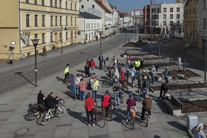 Kosnultacje społeczne na temat przebiegu trasy tramwajowej na Psie Pole