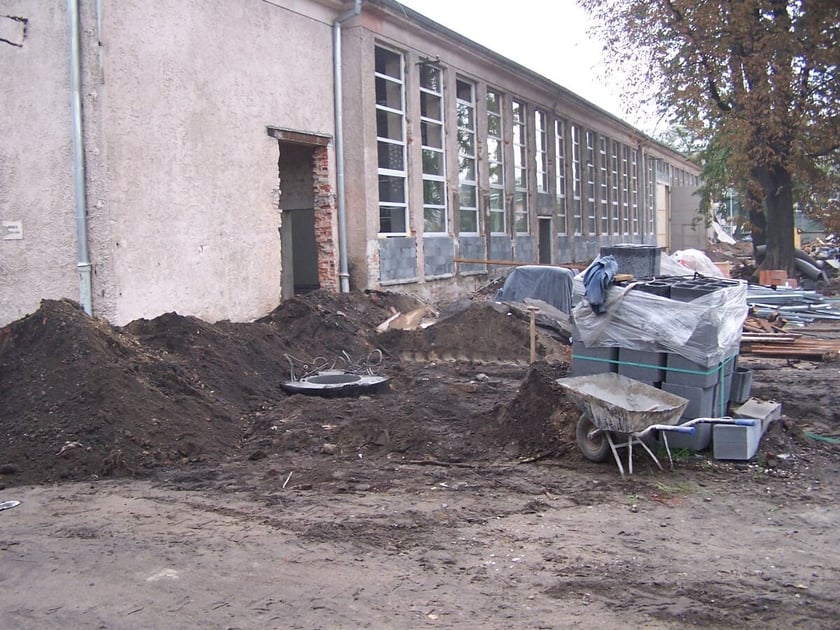 Przebudowa budynku przy ul. Legnickiej 65, 3.10.2006