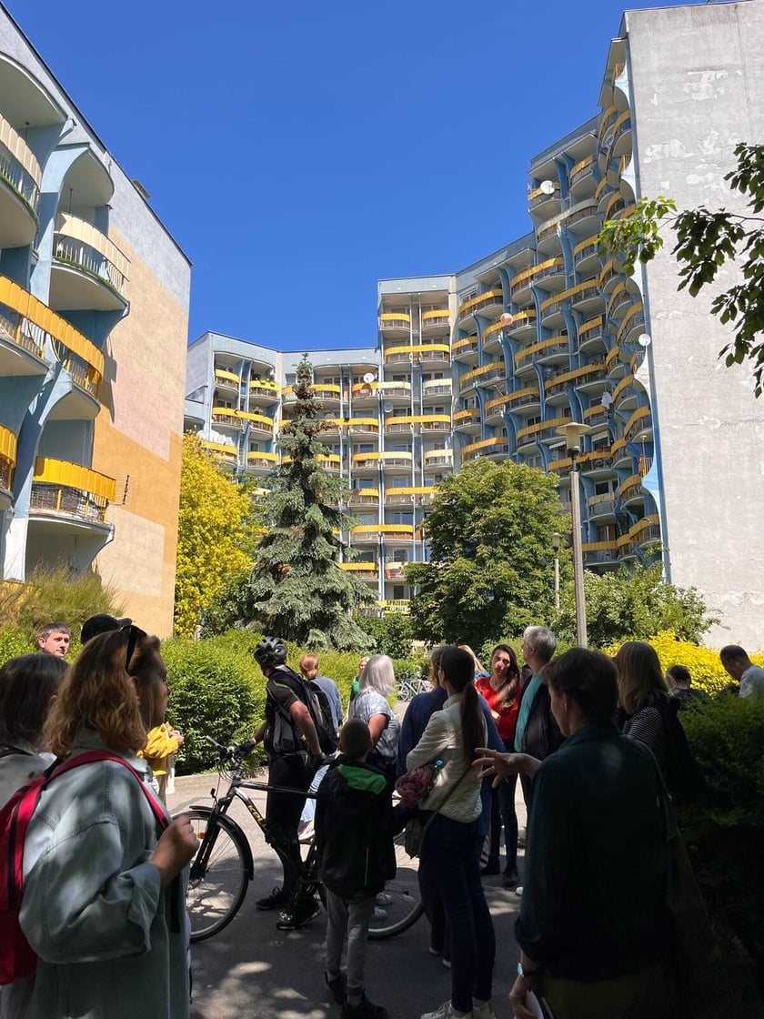 Mikrogranty, uczestnicy projektu "Przyjaźni(e) opowiedziane. Cykl spotkań z architekturą i wspomnieniami" na Osiedlu Przyjaźni (Krzyki-Partynice).