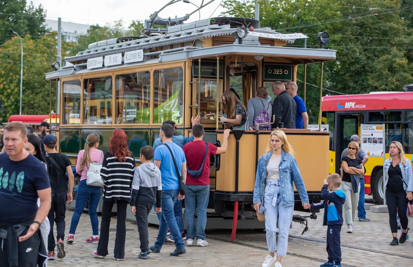 Tramwaj Maximum. Dzień Otwarty w zajezdni Popowice, zdjęcie archiwalne