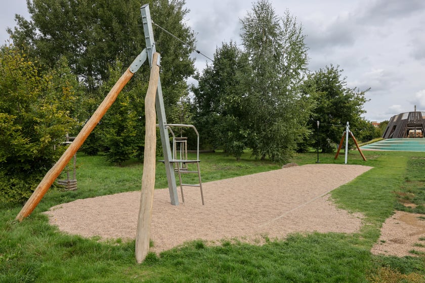 Plac zabaw Średniowieczny Wrocław w parku Tysiąclecia.