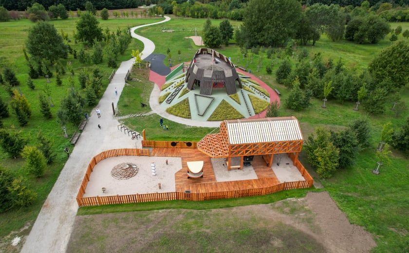 Plac zabaw Średniowieczny Wrocław w parku Tysiąclecia.