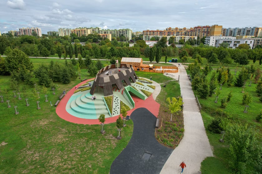 Plac zabaw Średniowieczny Wrocław w parku Tysiąclecia.