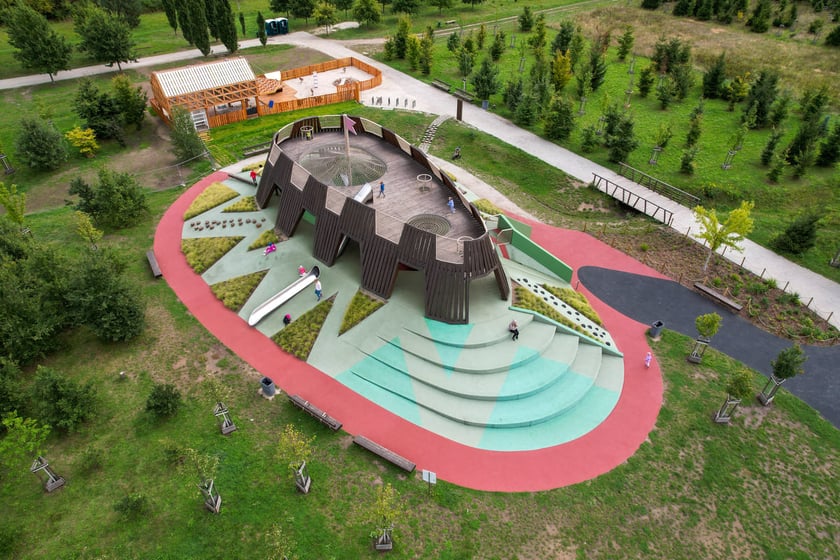 Plac zabaw Średniowieczny Wrocław w parku Tysiąclecia.