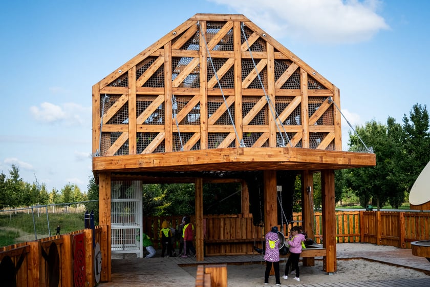 Plac zabaw "Średniowieczny Wrocław" w parku Tysiąclecia - zrealziowany dzięki głosom oddanym w WBO.