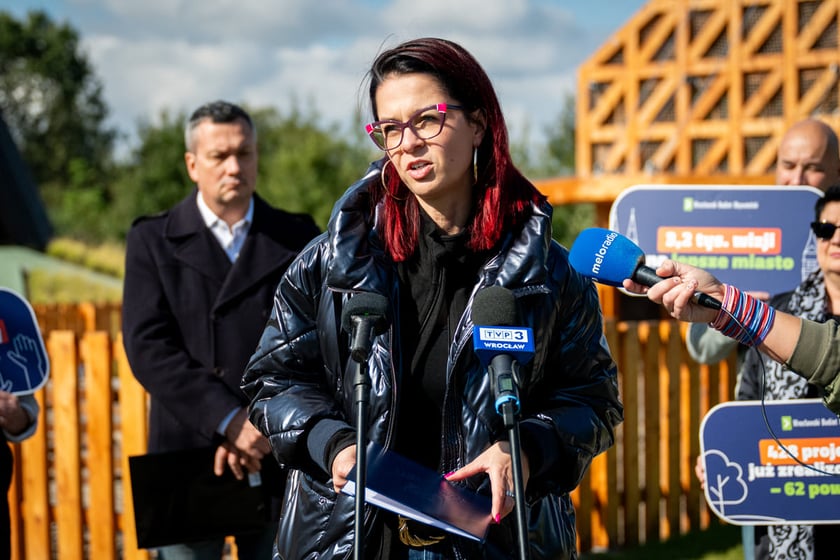 Briefing prasowy poświęcony rozpoczynającemu się 3.10.2025 głosowaniu w WBO 2025. Przy mikrofonie Magdalena Wdowiak-Urbańczyk, dyrektorka Departamentu Spraw Społecznych Urzędu Miejskiego Wrocławia.&nbsp;