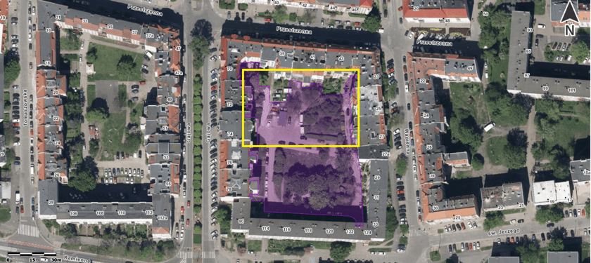 Powiększ obraz: Lokalizacja konsultowanego miejsca - północna część podwórka.