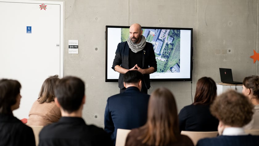 Powiększ obraz: Projekt „Przyjazne Miasto” realizowany przez Smart City Wrocław oraz Katedrę Wzornictwa Akademii Sztuk Pięknych im. Eugeniusza Gepperta i Wydział Mechaniczno-Energetyczny Politechniki Wrocławskiej.